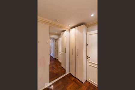 Apartamento à venda com 340m², 4 quartos e 4 vagasCloset suíte 1