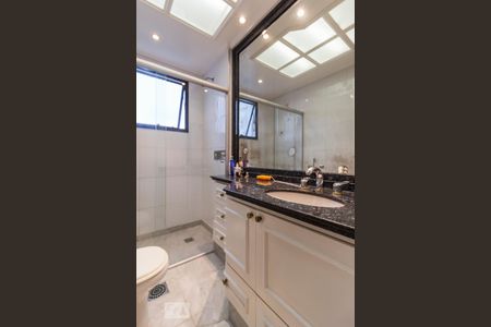 Apartamento à venda com 340m², 4 quartos e 4 vagasBanheiro suíte 2