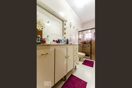 Casa à venda com 410m², 6 quartos e 4 vagasBanheiro da suíte