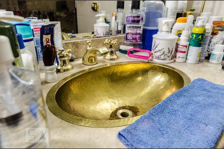 Casa à venda com 410m², 6 quartos e 4 vagasBanheiro da suíte 2