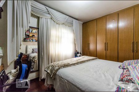 Casa à venda com 410m², 6 quartos e 4 vagasQuarto 3