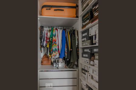Apartamento para alugar com 124m², 3 quartos e 1 vaga Apartamento para alugar com 124m², 3 quartos e 1 vagaCloset Quarto 1 Suite