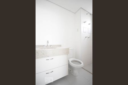 Banheiro suíte de kitnet/studio para alugar com 1 quarto, 39m² em Real Parque, São Paulo