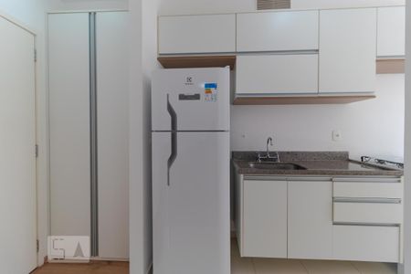 Cozinha de apartamento para alugar com 1 quarto, 48m² em Cambuí, Campinas