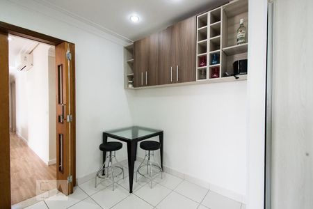 Apartamento à venda com 130m², 4 quartos e 2 vagasCozinha