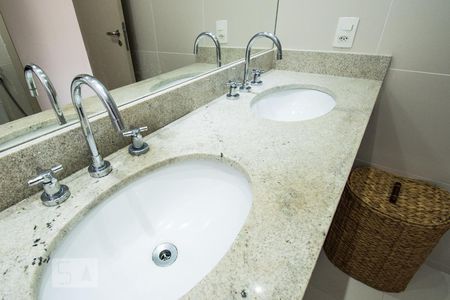 Apartamento à venda com 130m², 4 quartos e 2 vagasTorneiras da Suíte 1