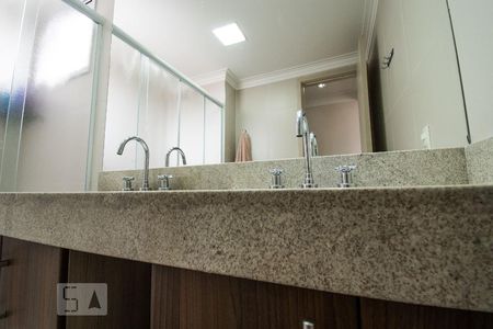 Apartamento à venda com 130m², 4 quartos e 2 vagasBanheiro da Suíte 1