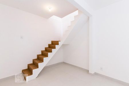 Casa de condomínio para alugar com 64m², 1 quarto e sem vagaSala
