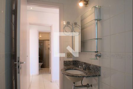 Apartamento à venda com 68m², 2 quartos e 2 vagasBanheiro da Suíte