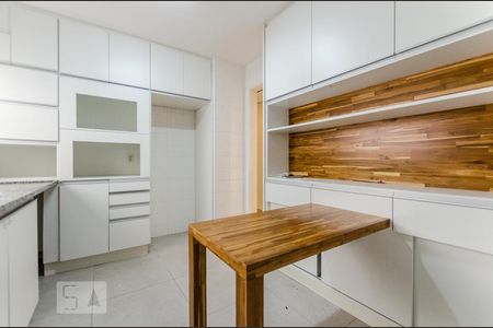 Cozinha de apartamento à venda com 4 quartos, 117m² em Cidade São Francisco, São Paulo