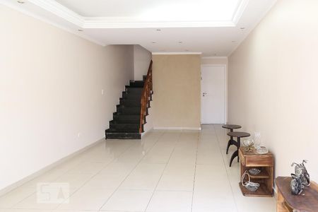 Casa de condomínio para alugar com 100m², 3 quartos e 2 vagasSala