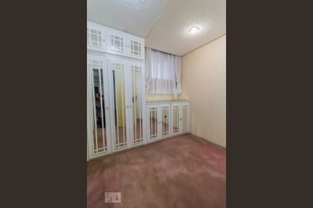 Casa à venda com 520m², 5 quartos e 5 vagas Casa à venda com 520m², 5 quartos e 5 vagasCloset