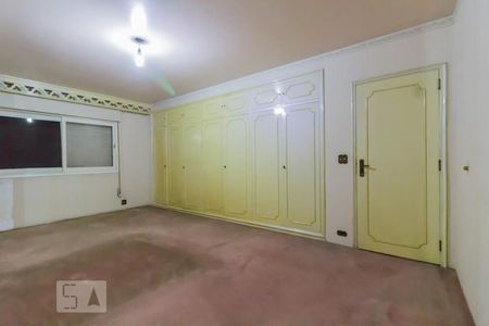 Casa à venda com 520m², 5 quartos e 5 vagas Casa à venda com 520m², 5 quartos e 5 vagasSuíte master