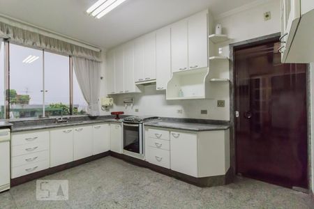 Casa à venda com 520m², 5 quartos e 5 vagas Casa à venda com 520m², 5 quartos e 5 vagasCozinha