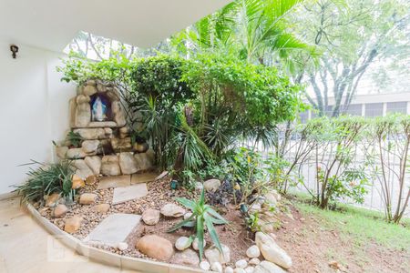 Casa à venda com 520m², 5 quartos e 5 vagas Casa à venda com 520m², 5 quartos e 5 vagasGruta