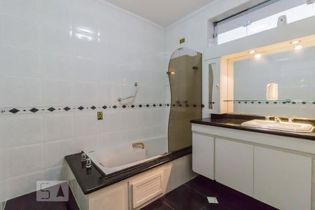 Casa à venda com 520m², 5 quartos e 5 vagas Casa à venda com 520m², 5 quartos e 5 vagasBanheiro 1 da suíte