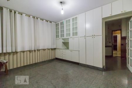 Casa à venda com 520m², 5 quartos e 5 vagas Casa à venda com 520m², 5 quartos e 5 vagasCopa
