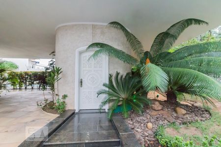 Casa à venda com 520m², 5 quartos e 5 vagas Casa à venda com 520m², 5 quartos e 5 vagasEntrada principal