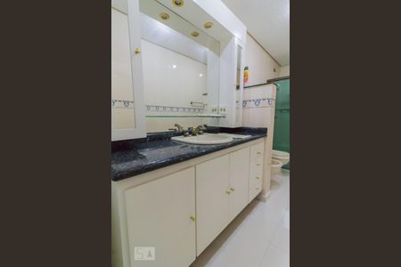 Casa à venda com 520m², 5 quartos e 5 vagas Casa à venda com 520m², 5 quartos e 5 vagasBanheiro 2 da suíte