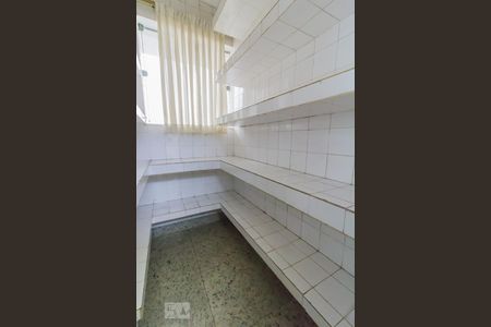 Casa à venda com 520m², 5 quartos e 5 vagas Casa à venda com 520m², 5 quartos e 5 vagasDispensa