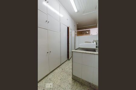 Casa à venda com 520m², 5 quartos e 5 vagas Casa à venda com 520m², 5 quartos e 5 vagasSala das máquina