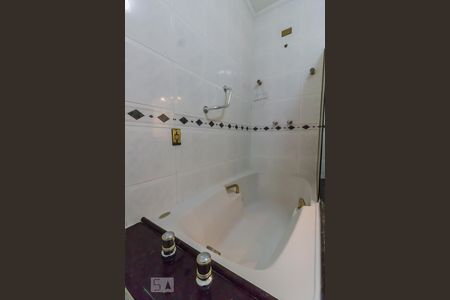 Casa à venda com 520m², 5 quartos e 5 vagas Casa à venda com 520m², 5 quartos e 5 vagasBanheira do banheiro 1 da suíte