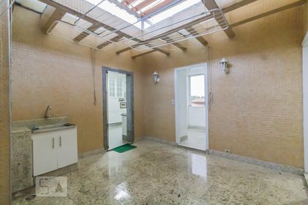 Casa à venda com 520m², 5 quartos e 5 vagas Casa à venda com 520m², 5 quartos e 5 vagasQuintal