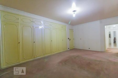 Casa à venda com 520m², 5 quartos e 5 vagas Casa à venda com 520m², 5 quartos e 5 vagasSuíte master