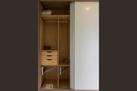 Apartamento para alugar com 47m², 2 quartos e 1 vagaQuarto 1 (Armários)