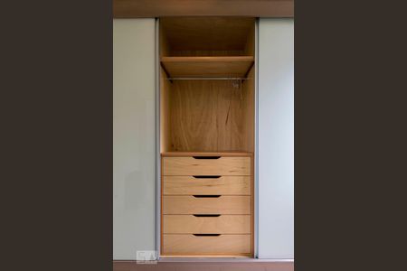 Apartamento para alugar com 47m², 2 quartos e 1 vagaQuarto 1 (Armários)