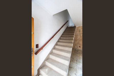 Escada de casa à venda com 2 quartos, 96m² em Jardim Brasil, São Paulo
