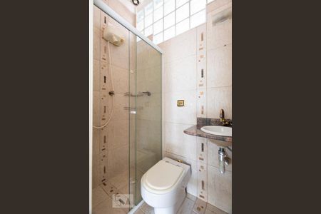 Banheiro social de casa à venda com 2 quartos, 96m² em Jardim Brasil, São Paulo