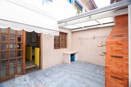 Casa à venda com 96m², 2 quartos e 2 vagasQuintal com churrasqueira