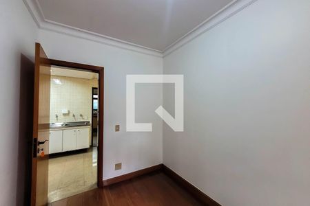 Casa à venda com 495m², 4 quartos e 7 vagasQuarto de Serviço