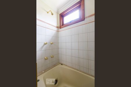 Apartamento para alugar com 230m², 3 quartos e 4 vagas Apartamento para alugar com 230m², 3 quartos e 4 vagasBanheiro Social 2