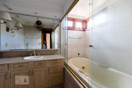 Banheiro Suíte de apartamento para alugar com 3 quartos, 230m² em Jardim do Salso, Porto Alegre