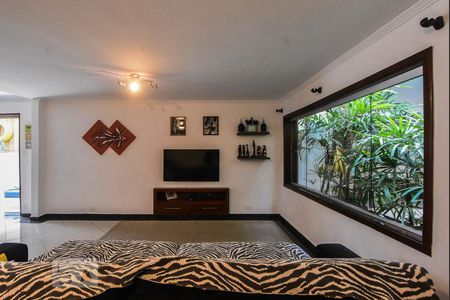 Sala de Estar de casa para alugar com 3 quartos, 210m² em Vila Cordeiro, São Paulo
