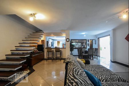 Sala de casa para alugar com 3 quartos, 210m² em Vila Cordeiro, São Paulo
