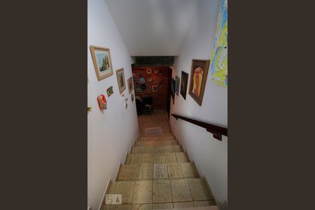 Casa para alugar com 450m², 4 quartos e 5 vagasEscadas