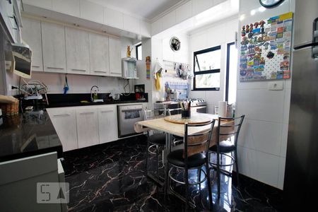 Casa para alugar com 450m², 4 quartos e 5 vagasCozinha