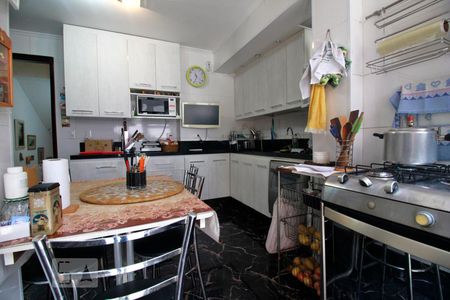 Casa para alugar com 450m², 4 quartos e 5 vagasCozinha