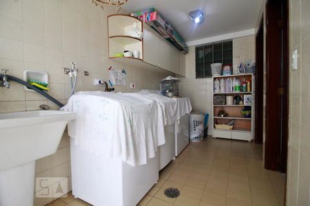 Casa para alugar com 450m², 4 quartos e 5 vagasÁrea de serviço