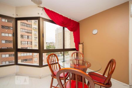 Sala  de apartamento para alugar com 3 quartos, 80m² em Vila Ipiranga, Porto Alegre
