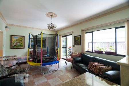 Sala de estar de casa para alugar com 3 quartos, 400m² em Mirandópolis, São Paulo