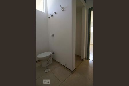 Banheiro 2 de casa para alugar com 5 quartos, 300m² em Vila Tramontano, São Paulo