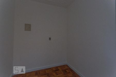 Sala de kitnet/studio para alugar com 1 quarto, 31m² em Azenha, Porto Alegre