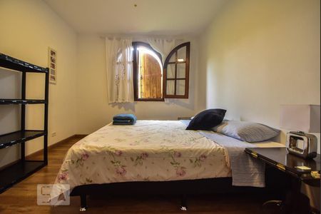 Casa à venda com 750m², 4 quartos e 2 vagasSuíte 02