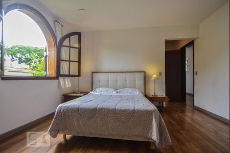 Casa à venda com 750m², 4 quartos e 2 vagasSuíte 02