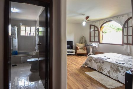 Casa à venda com 750m², 4 quartos e 2 vagasSuíte 01