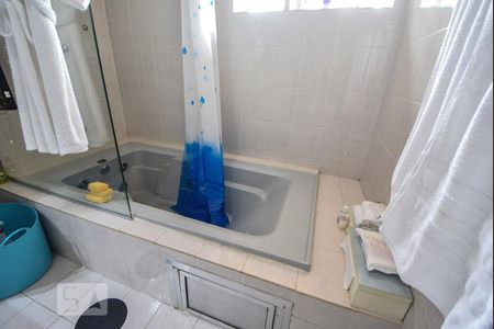 Casa à venda com 750m², 4 quartos e 2 vagasBanheiro Suíte 01